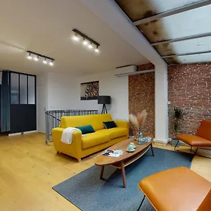Superbe Loft Avec Patio - Tour Eiffel Apartment