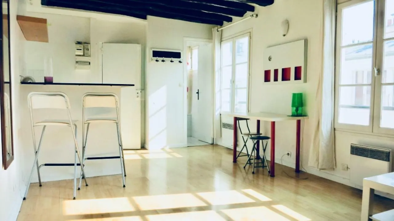 Cosy 25 Sqm Studio In Heart Of Paris contacts